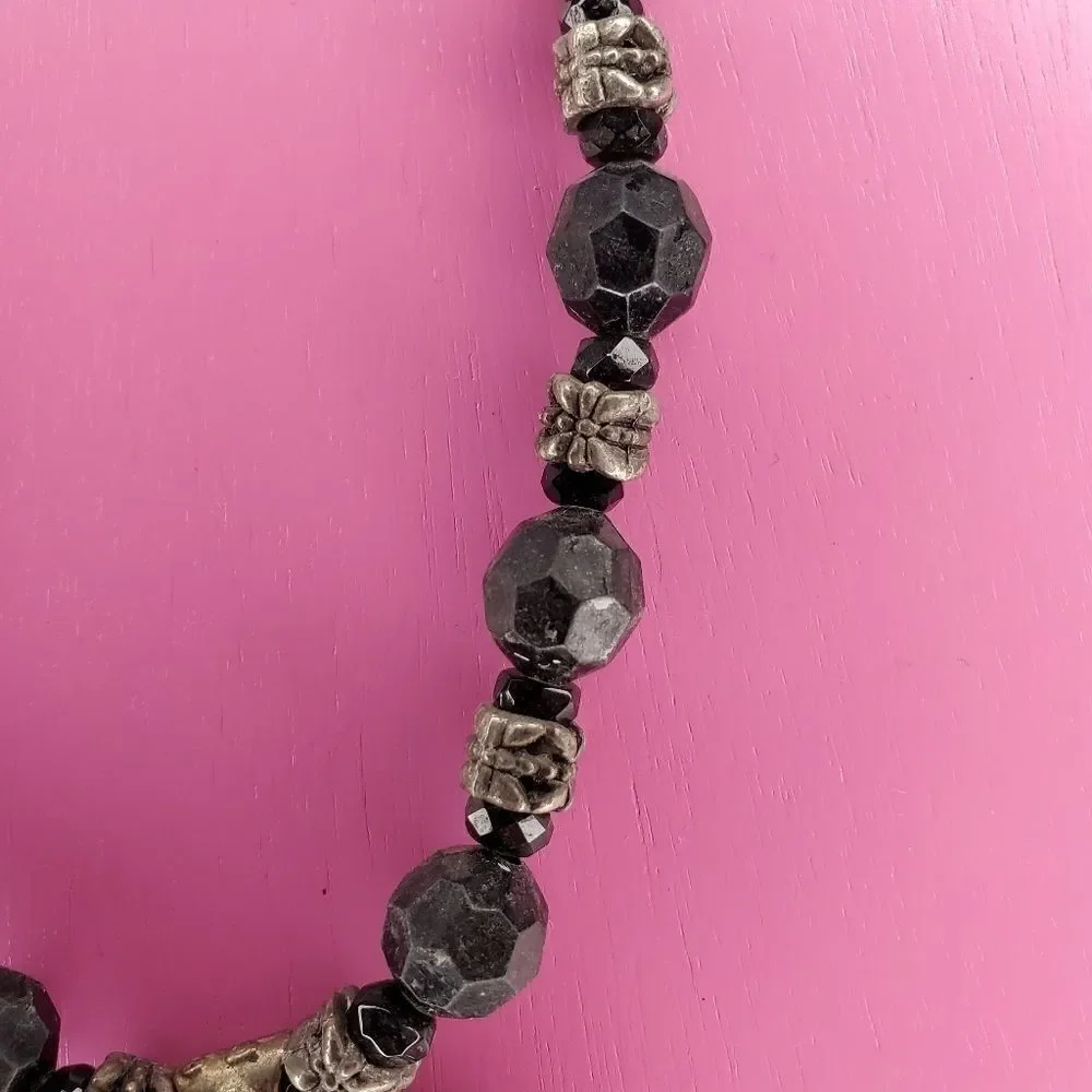 Vintage Women Black & bronze necklace. - Picture 6 of 11